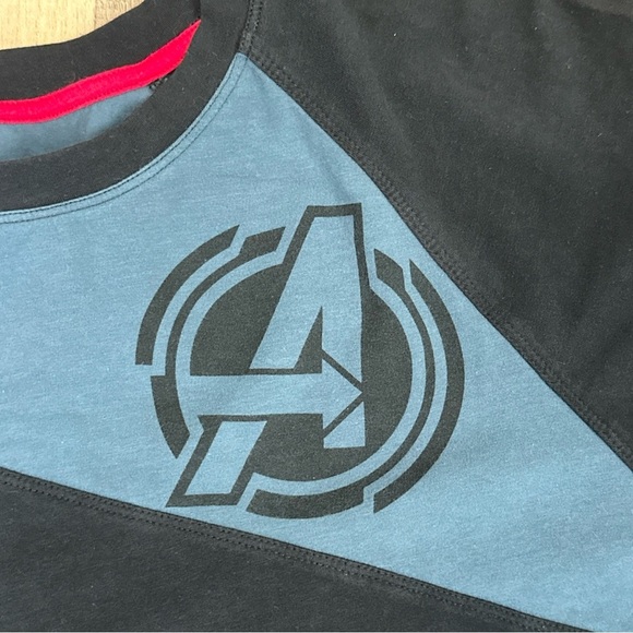 Disney Parks DCA Avengers Campus T-shirt Women’s T-shirt Size XL Grey Black - Picture 2 of 8